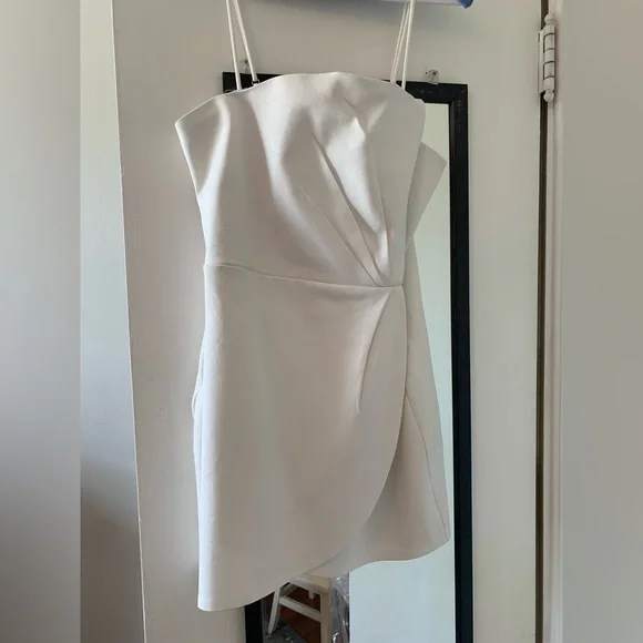 strapless open back dress Artemis Accordion Pleat Strappy Back Midi Dress White– Selfie Leslie main image 1